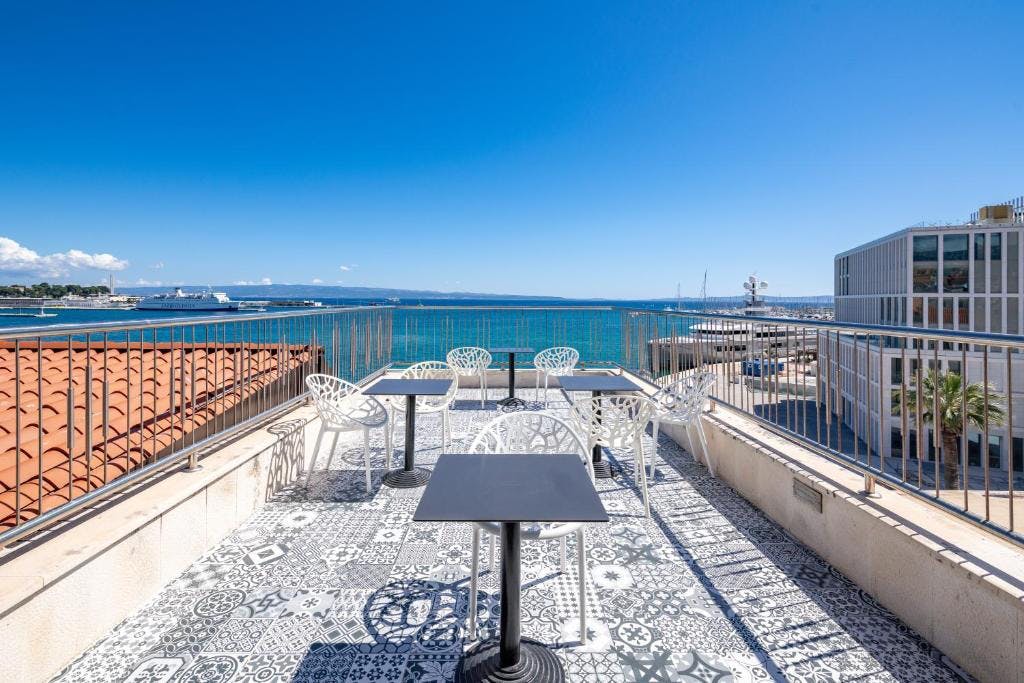 Otkrijte Split, grad sunca, mora i historije, i uživajte u nezaboravnom boravku u Hotelu Galeria Valeria Downtown Seaside 4*!