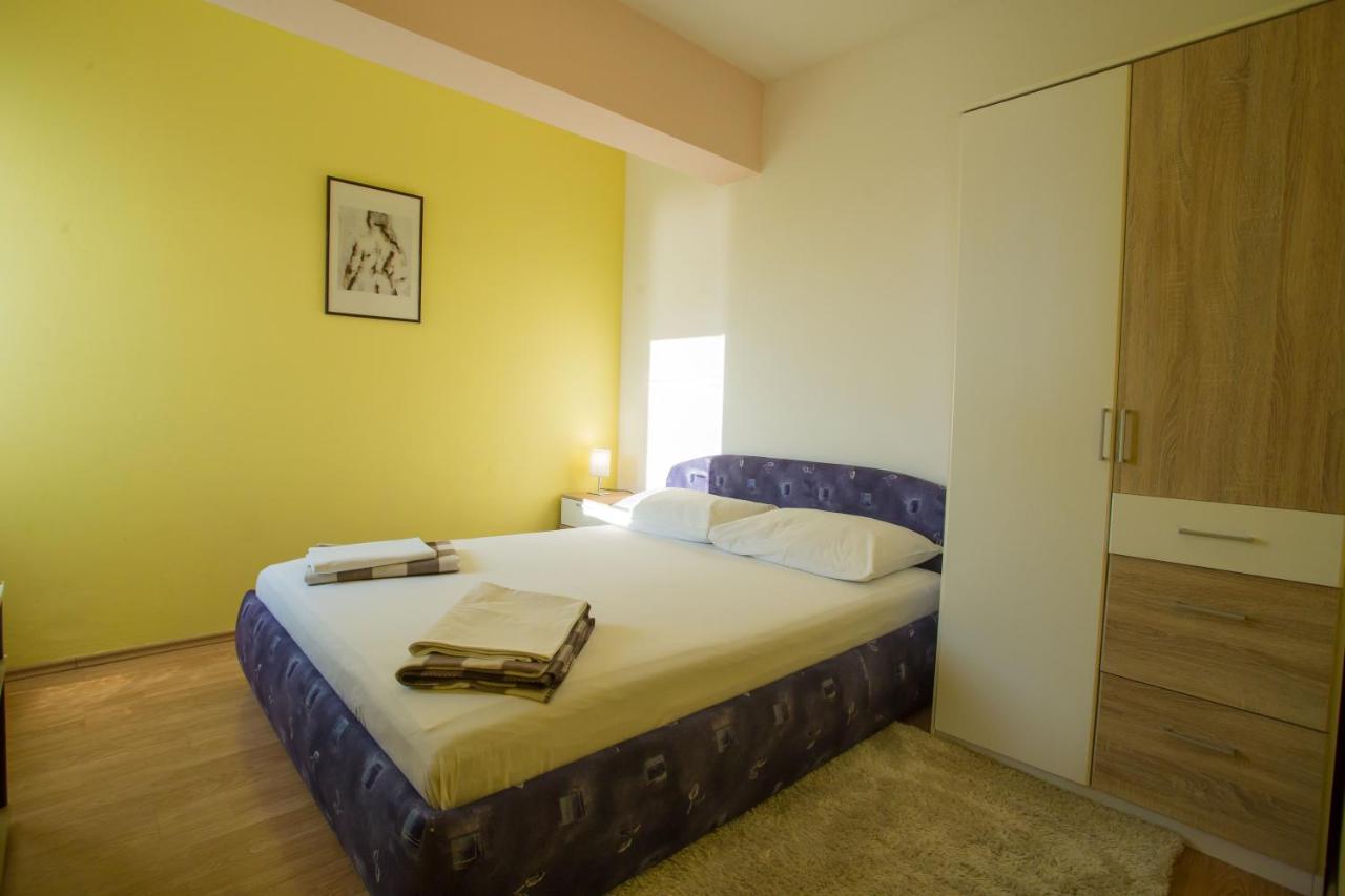 Gradac u najljepšem izdanju – uživajte u kristalno čistom moru, romantičnom ambijentu i udobnosti Aparthotela Pecić!
