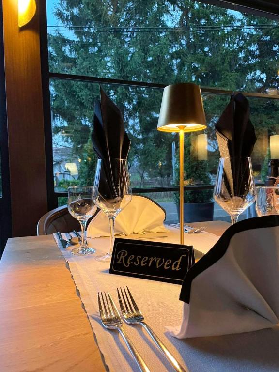 Moderan ambijent i luksuzan boravak u srcu Bihaća – Iskusite kvalitet koji nudi Hotel Swiss Plus 3*!
