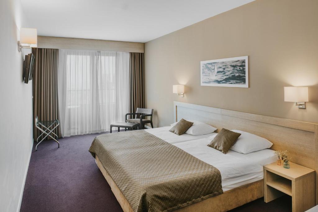 Doživite Dubrovnik na poseban način – upoznajte grad prepoznatljiv po bogatoj historiji i očaravajućoj arhitekturi te uživajte u odmoru u Hotelu Adria 4*!