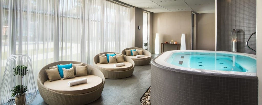 Posjetite jadranski biser, Dubrovnik! Smješten u bujnim vrtovima sa pogledom na zaljev,  Sheraton Dubrovnik Riviera Hotel 5* nudi Vam nezaboravno Wellness & Spa opuštanje!