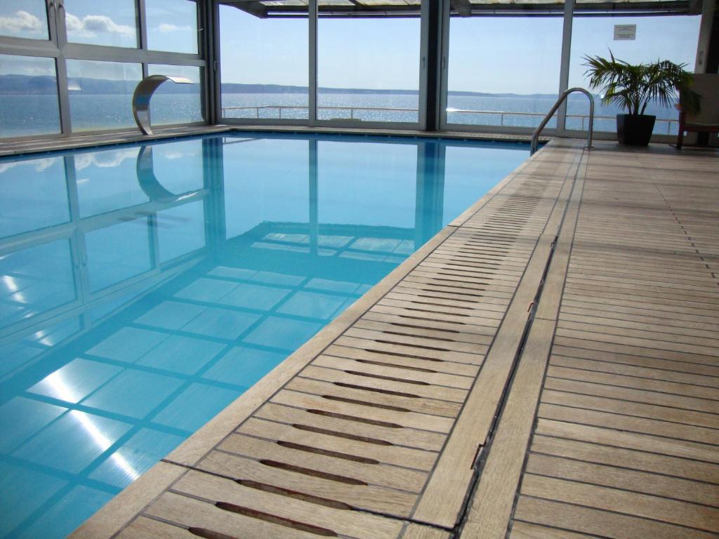 Hotel Jona 4*, Podstrana – osjetite harmoniju prirode, morskog povjetarca i elegantnog ambijenta stvorenog za potpuno uživanje!