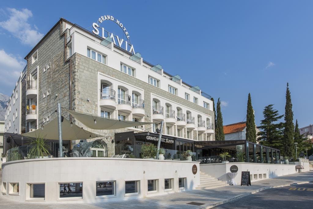 Uživajte u čarobnom ambijentu Baške Vode, uz udobnost, eleganciju i posebne trenutke koje vam pruža Grand Hotel Slavia 4*!