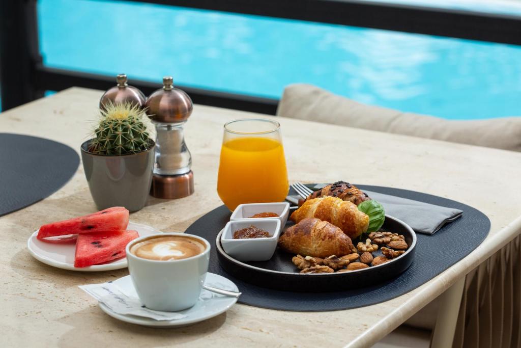 Uživajte u proljetnom odmoru iz snova u Vodicama – mir, more i vrhunska usluga uz bogatu ponudu sadržaja za nezaboravne porodične trenutke u SeeSea Hotelu 4*!