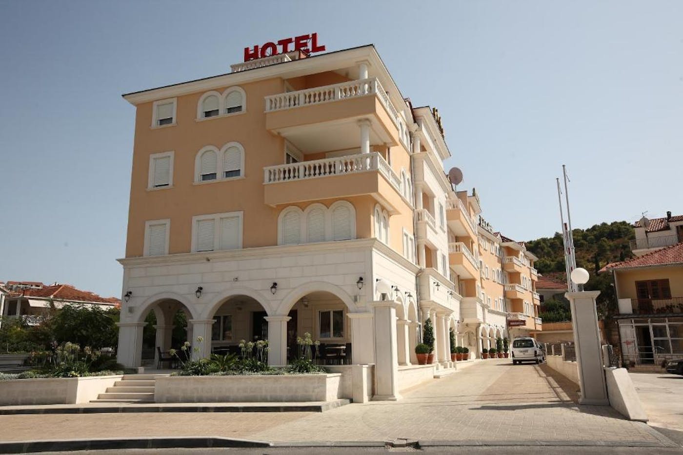 Doživite čarobno ljeto u Trogiru – prepustite se vrhunskom odmoru, luksuzu i opuštajućoj atmosferi elegantnog Hotela Trogir Palace 4*!