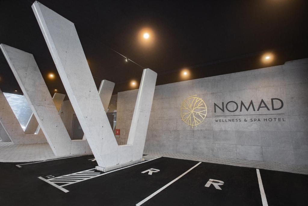 Opustite se u čarima Bjelašnice uz vrhunski Wellness & Spa u Hotelu Nomad 4* – uživajte u prekrasnom pogledu na Babin Do i miru planinskog okruženja!