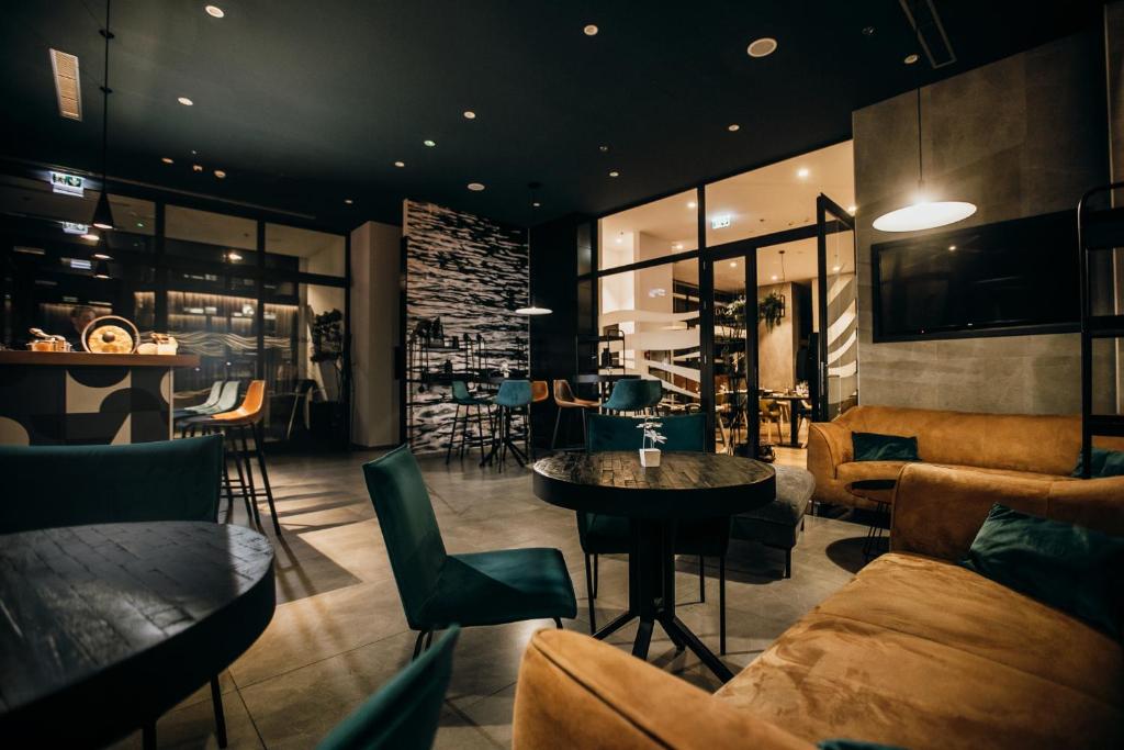 Uživajte u luksuzu i potpunom opuštanju u Marvie Hotel & Health 4* – gdje se mediteranski šarm, elegancija i bogata historija Splita spajaju u savršen odmor!
