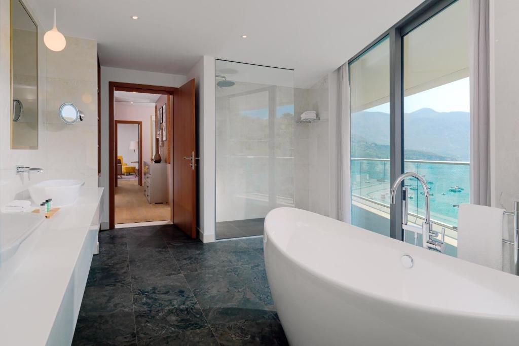 Sheraton Dubrovnik Riviera Hotel 5* – Uživajte u luksuznom Wellness & Spa odmoru na obali Jadrana, uz mirise mora i dašak elegancije!