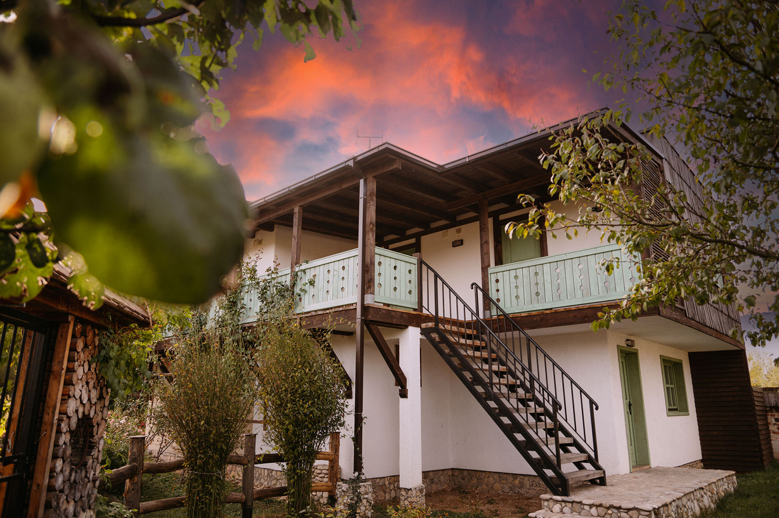 Doživite Turističko naselje Čardaci – oazu mira gdje se priroda, arhitektura i gostoprimstvo spajaju u savršen bijeg od svakodnevice!