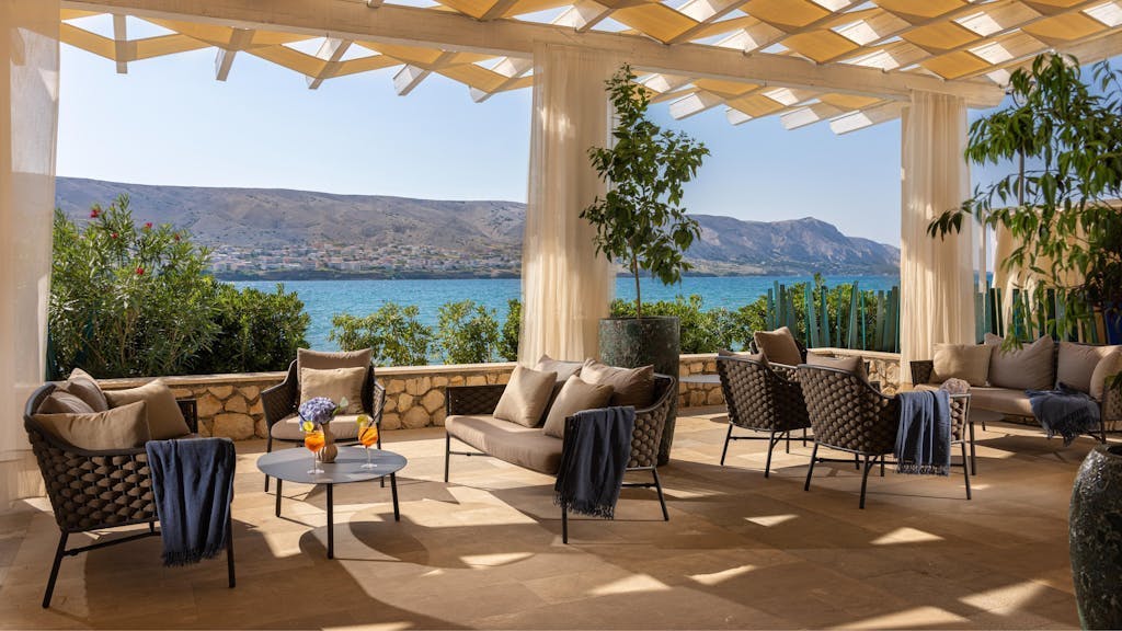 Doživite veličanstveni odmor na otoku Pagu uz kristalno čisto more, vrhunsku uslugu i trenutke za pamćenje – Hotel Pagus 4* ili Hotel Meridijan 4*!