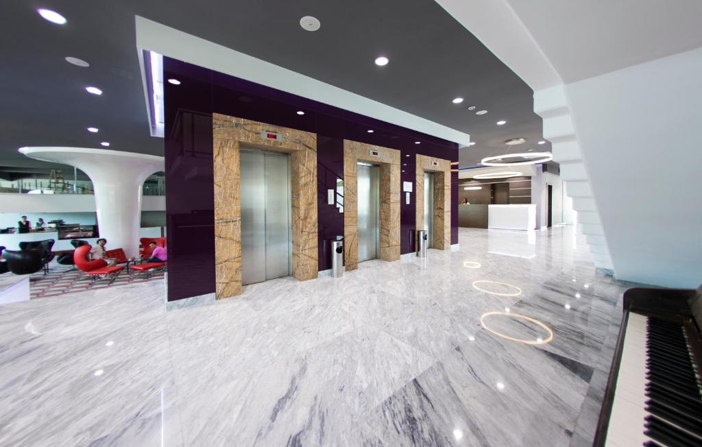 Grand Hotel Neum 4* | Zasluženi odmor provedite uživajući u čarobnom pogledu na more iz udobnih soba i opuštajući se u luksuzu Wellness & Spa centra!