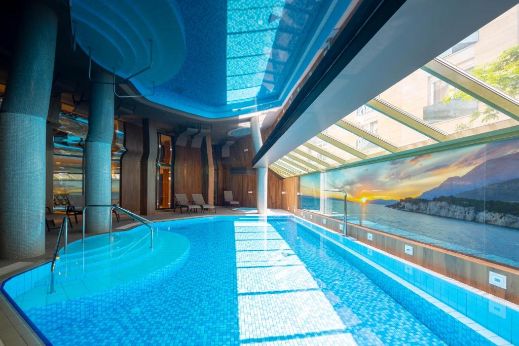 Otkrijte čaroliju vrhunskog odmora u Hotelu Park 4*, uz veličanstvene prizore Jadrana i neodoljivu ljepotu dalmatinske obale!