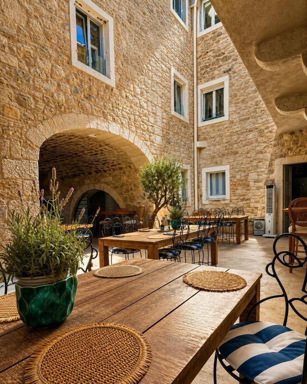 Spoj historije, elegancije i vrhunske udobnosti | Uživajte u odmoru uz more u Hotelu Heritage Casa Blanka 4* u Makarskoj!