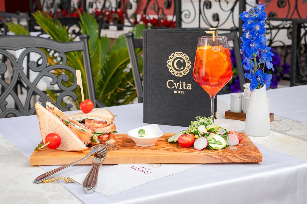 Nezaboravan bijeg u Split uz luksuz, udobnost i panoramski pogled na more – doživite vrhunski odmor u elegantnom Hotelu Cvita 4*!