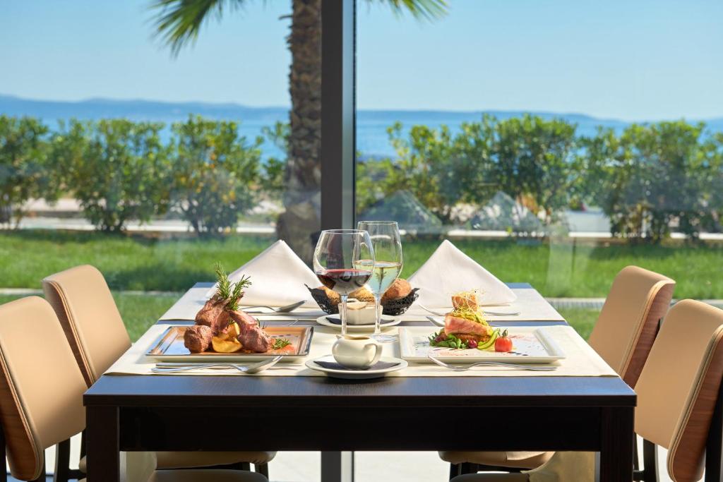 Hotel Amphora 4* – spoj luksuza, komfora i dalmatinske topline, savršen za miran i elegantan odmor u Splitu!