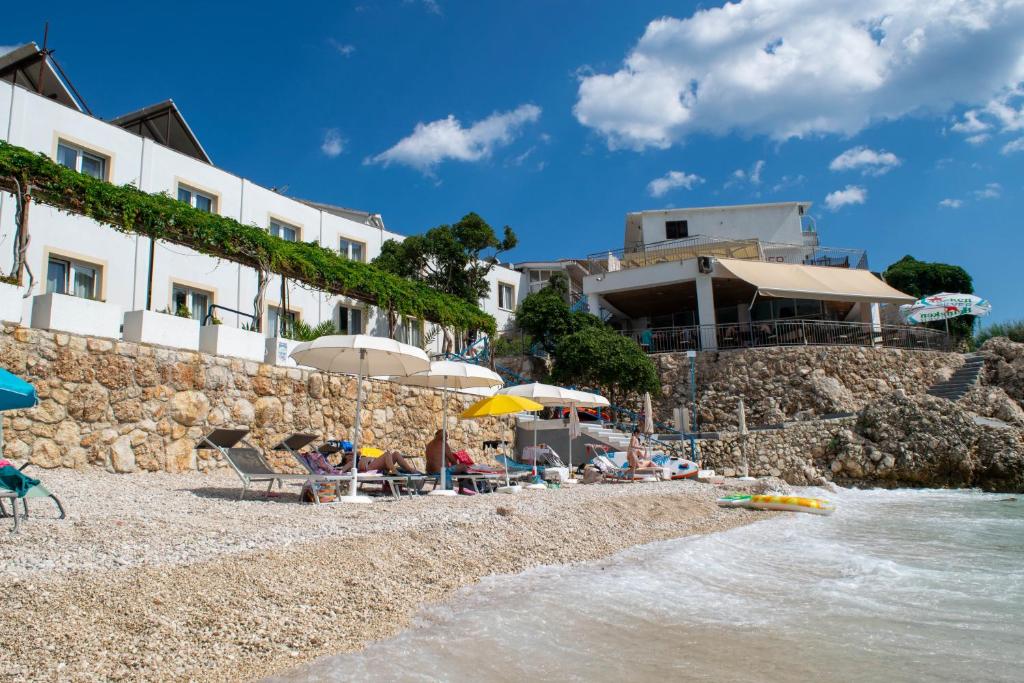 Vaš savršeni bijeg uz more počinje u Beach Hotelu Croatia 3* – uživajte u udobnosti, miru i ljepotama Drašnica na Jadranskoj obali!