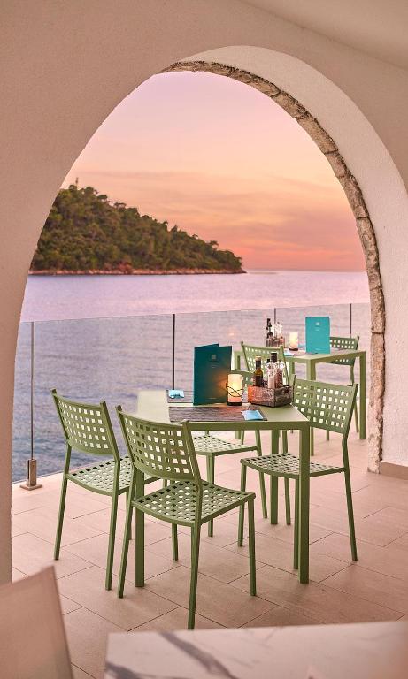 Aminess Lume Hotel 4* – elegantna oaza uz more gdje se spajaju vrhunska udobnost, očaravajući pogledi, čarolija Korčule i nezaboravni trenuci odmora!