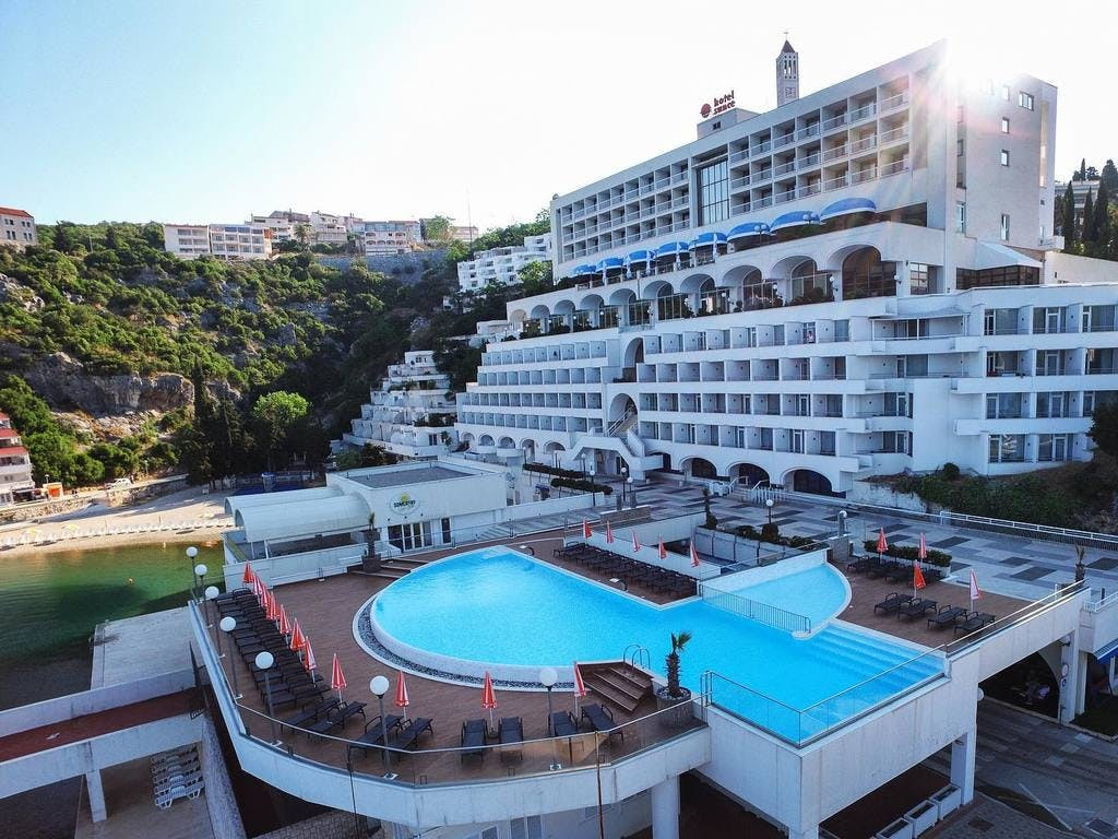 Spajamo ljepotu mora i udobnost odmora u Hotelu Sunce 4* smještenom na samoj obali Neuma!