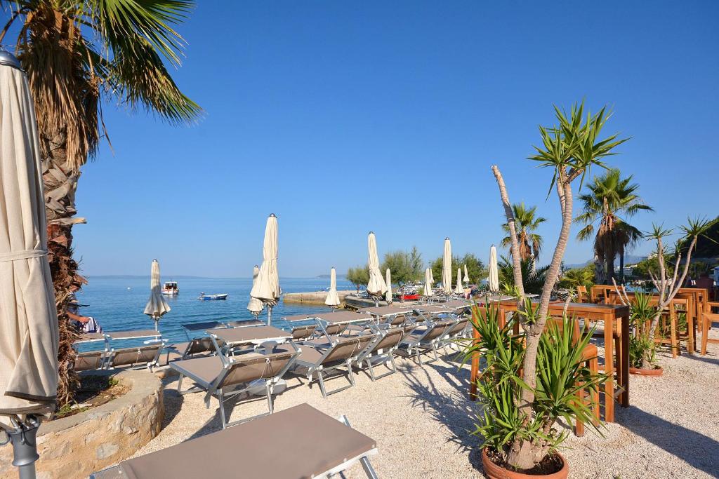 Hotel Gala 4*, Podstrana | Prepustite se potpunom miru i tišini uz obalu, gdje udobnost susreće prirodnu ljepotu!