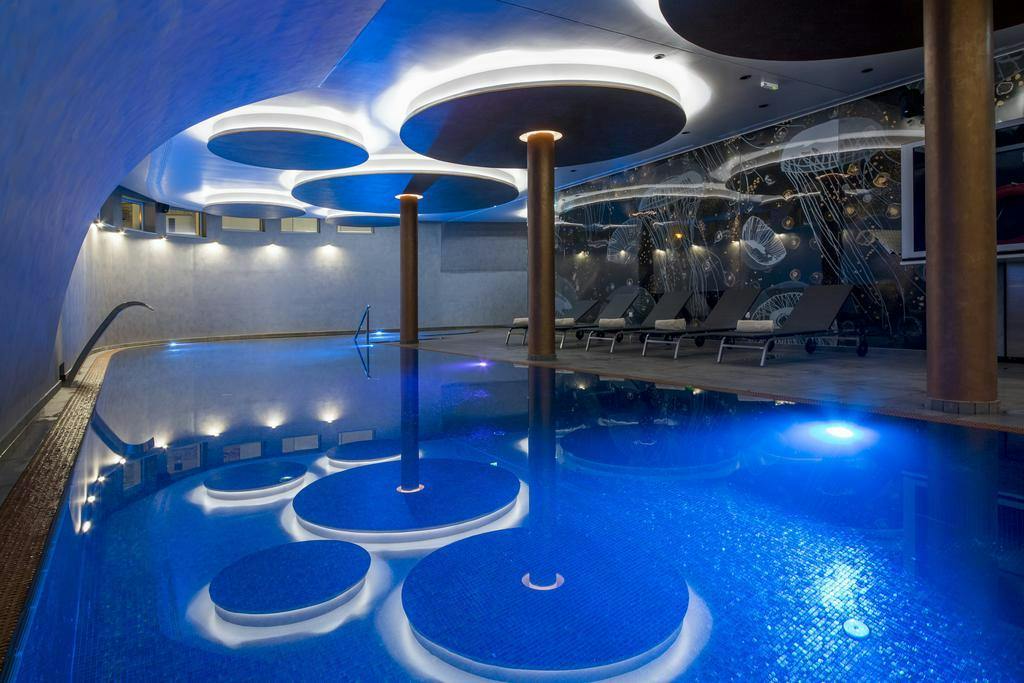 Uživajte u čarobnom ambijentu Baške Vode, uz udobnost, eleganciju i posebne trenutke koje vam pruža Grand Hotel Slavia 4*!