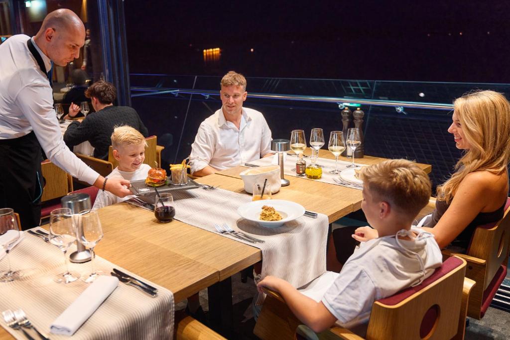 Hotel Olympia Sky 4*, Vodice | Doživite vrhunac luksuza i savršenog opuštanja uz spektakularan pogled na kristalno čisto morsko plavetnilo!