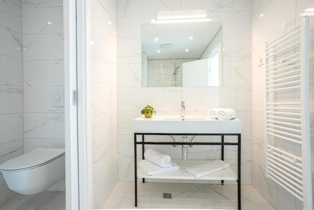 Zakoračite u svijet elegancije i potpunog užitka – priuštite sebi odmor iz snova na Jadranu uz vrhunski luksuz i nezaboravne poglede u Hotelu Saint Hildegard 4* u Omišu!