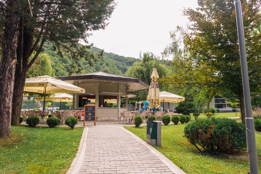 Doživite savršen odmor kroz nezaboravan dvodnevni bijeg ispunjen potpunim mirom i istinskim uživanjem u Garden City Hotel & Resort 4*, Konjic!
