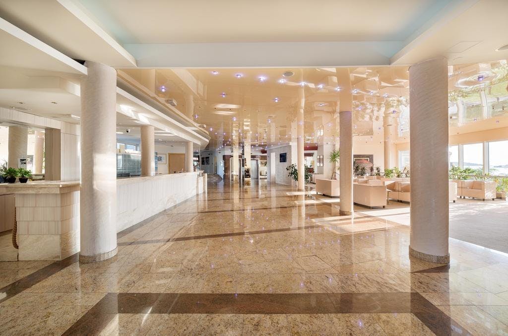 Doživite čari Vodica uz more i provedite porodični odmor u Hotelu Punta 4* & Villa Arausa 4* uz ALL INCLUSIVE LIGHT uslugu!