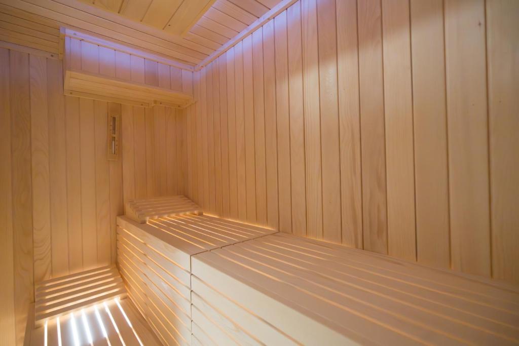 Doživite čari Mostara uz luksuzan boravak u Hotelu Spa Olive 4*, gdje se vrhunski komfor susreće s potpunom relaksacijom!