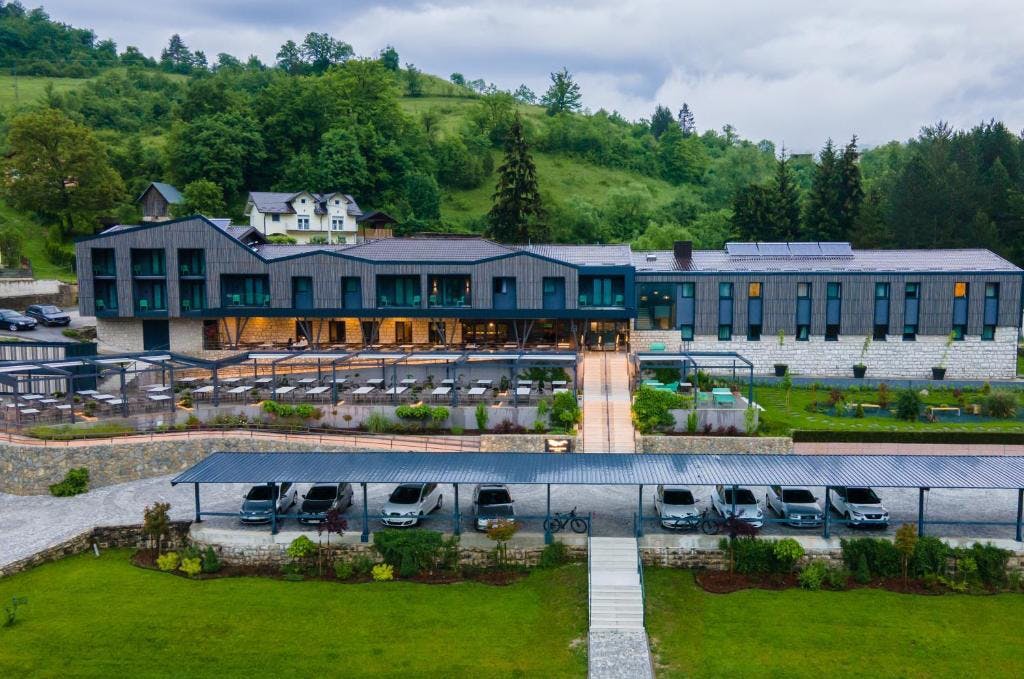 Hotel Plivsko jezero 3*, Jajce | Smjestite se uz jedno od najlješpih bosanskohercegovačkih jezera smaragdno zelene boje i uživajte u savršenom odmoru u prirodi!