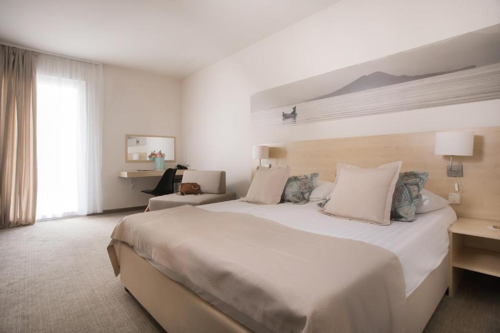 Opustite se tik uz more i uživajte u trodnevnom porodičnom odmoru uz ALL INCLUSIVE LIGHT uslugu u luksuznoj Villa Arausana & Antonina 4* u Vodicama!