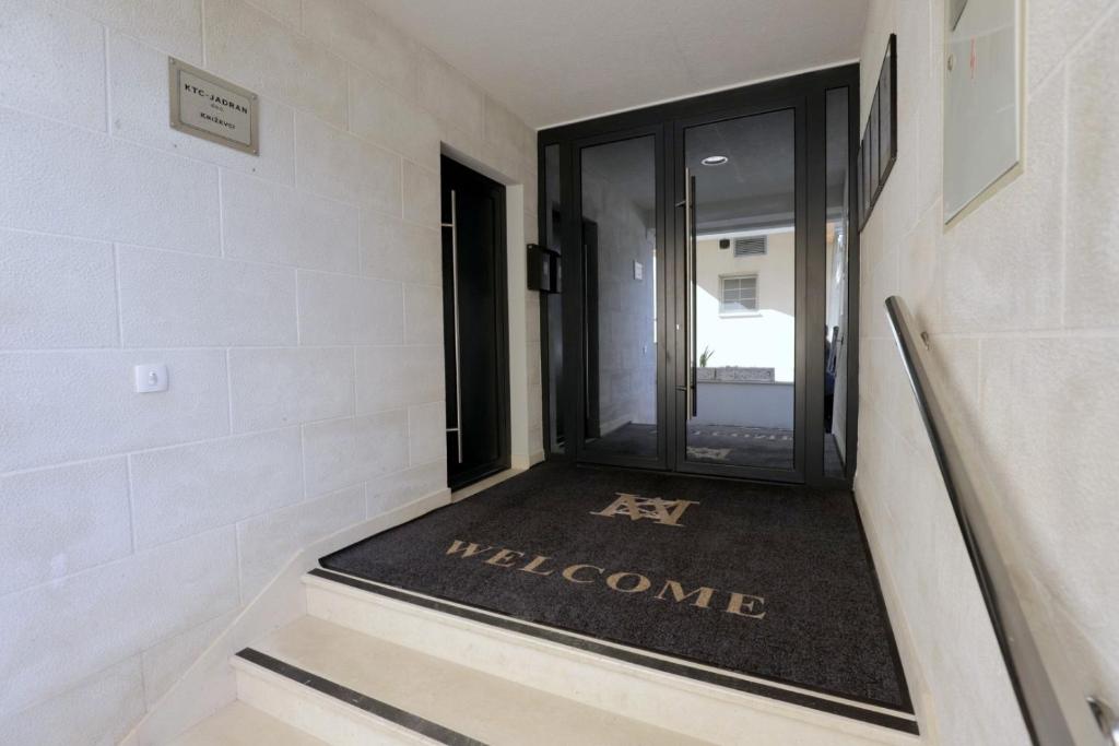 Villa Verica 4* | Provedite nezaboravan odmor u Baškoj Vodi uz uživanje u luksuzno opremljenim apartmanima i prelijepoj mediteranskoj atmosferi!