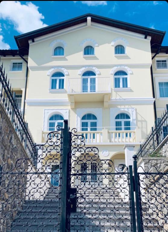OPATIJA | Uživajte u mirnom i elegantnom okruženju hotela Domino 4* u blizini mora i šetnice Lungomare!