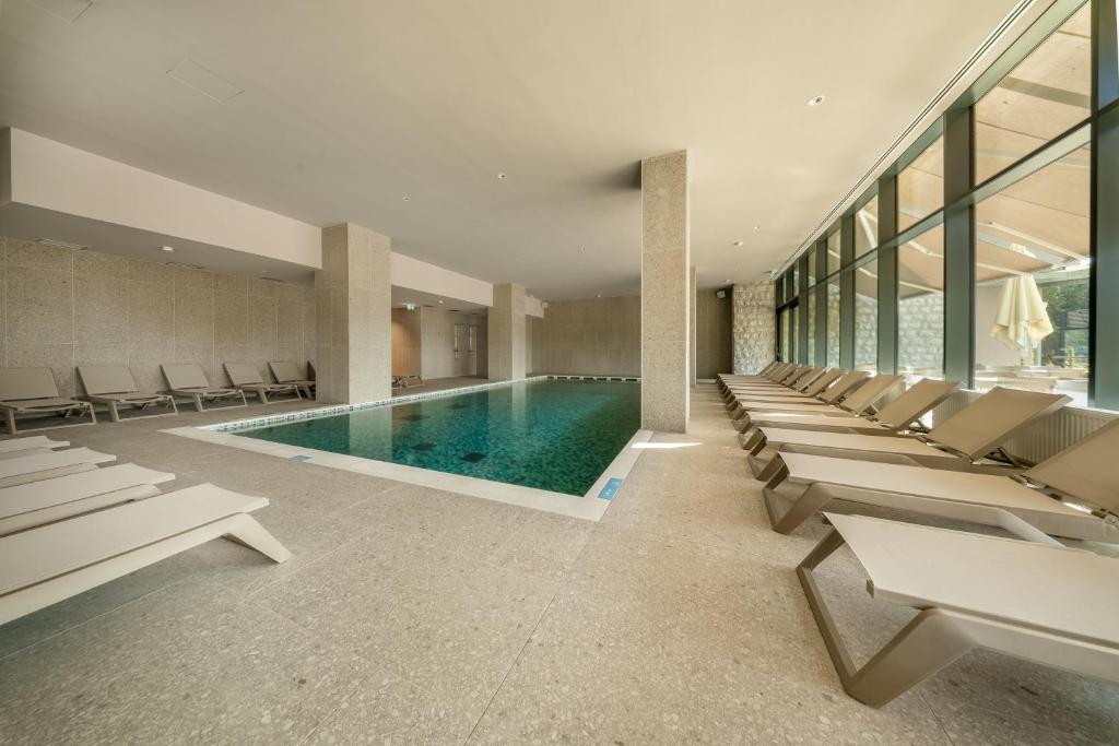 Uživajte u bezbrižnom porodičnom odmoru u Biogradu na Moru uz All inclusive uslugu, miris borove šume i brojne sadržaje za djecu i odrasle – Family Hotel Adria 4!*