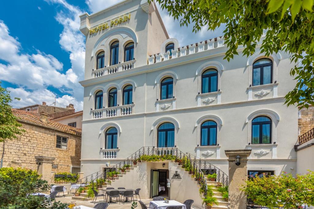 Heritage Hotel Porin 4* – Idealna destinacija za sve koji žele istinski doživjeti Makarsku kroz atmosferu tradicije i elegancije!