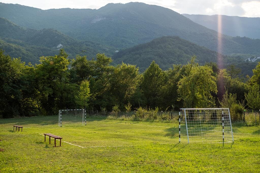 Grand River – noćenje, rafting na rijeci Neretvi i jedinstven spoj avanture, odmora i prirode Hercegovine u nezaboravnom ambijentu!