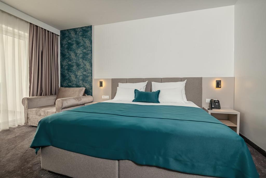 Pronađite savršenu ravnotežu odmora i uživanja u Marea Hotel & Spa 4* – destinaciji gdje vas očekuju udoban smještaj, moderna elegancija i nezaboravna atmosfera uz more!