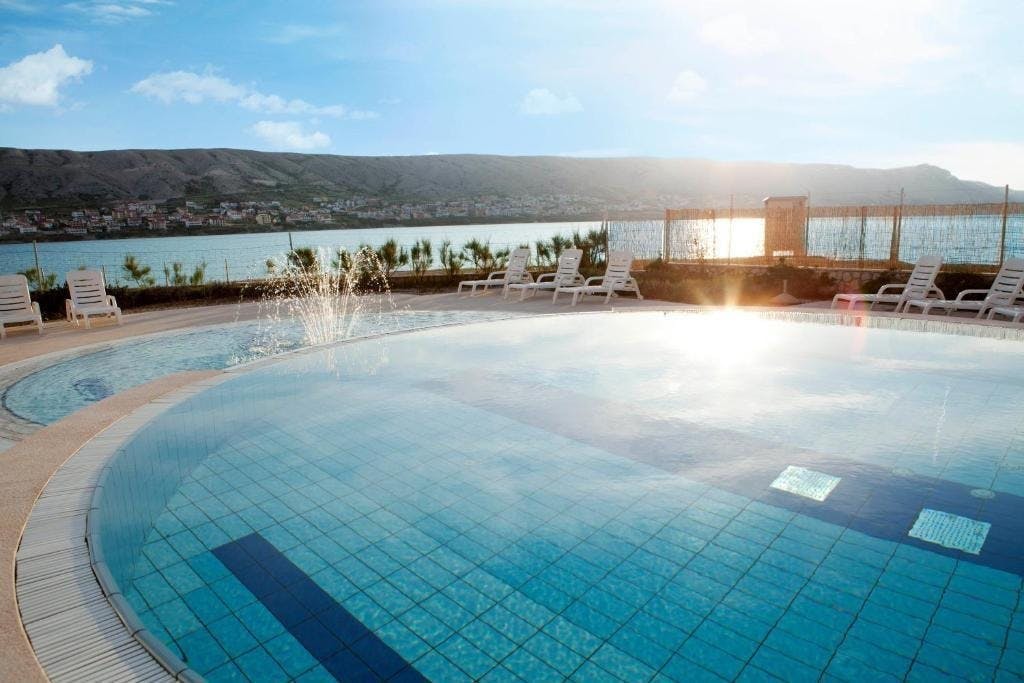 Doživite veličanstveni odmor na otoku Pagu uz kristalno čisto more, vrhunsku uslugu i trenutke za pamćenje – Hotel Pagus 4* ili Hotel Meridijan 4*!