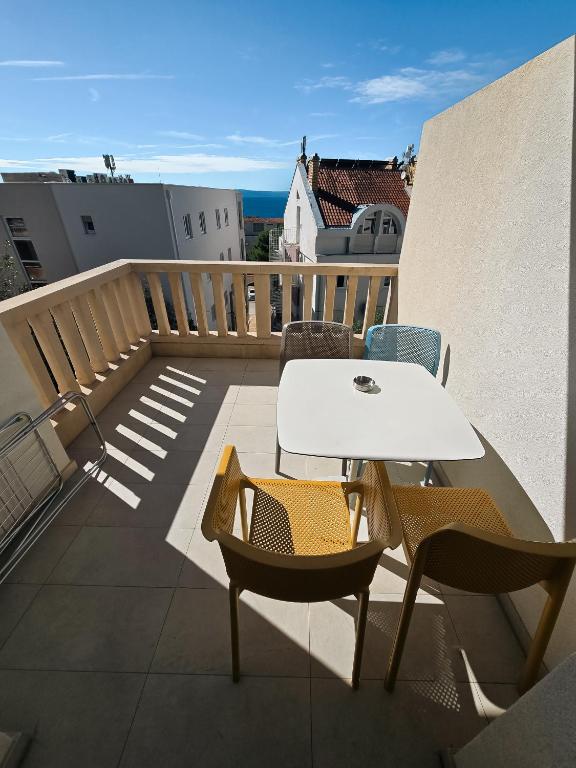 Uživajte u odmoru iz snova u Villi Katarina 4* na Makarskoj rivijeri, okruženi buđenjem prirode, mirisom mora i toplinom mediteranskog sunca!