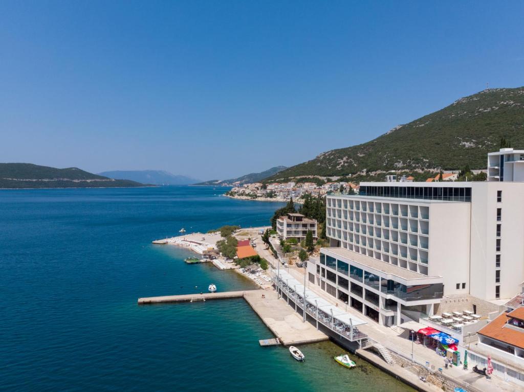 Neum – provedite opuštajuće dane uz more, okruženi mediteranskim duhom, ugodnom atmosferom i elegancijom Hotela Vapore 4*!