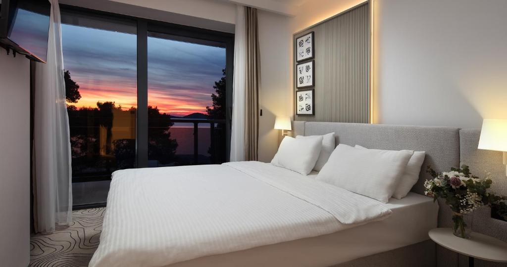 Uživajte u proljetnom odmoru iz snova u Vodicama – mir, more i vrhunska usluga uz bogatu ponudu sadržaja za nezaboravne porodične trenutke u SeeSea Hotelu 4*!