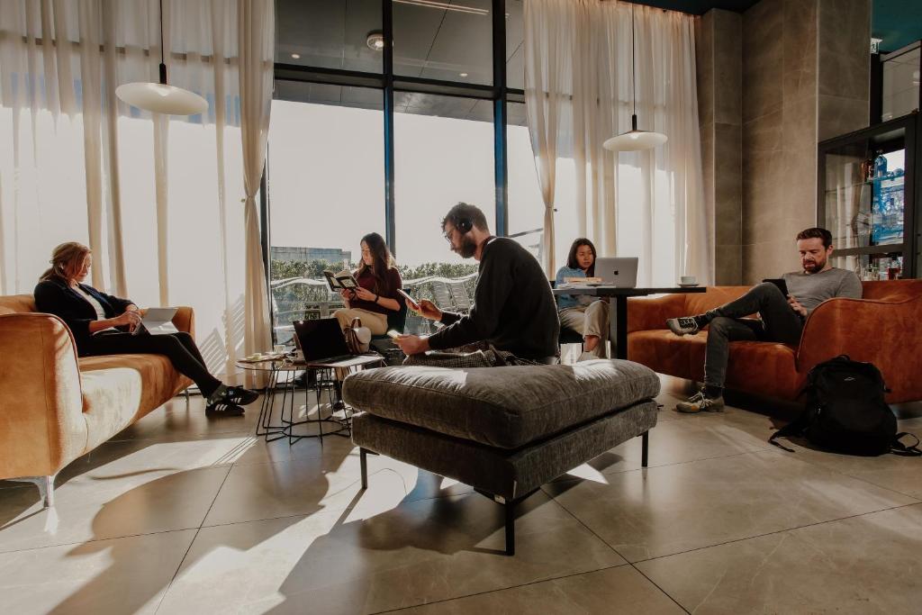Uživajte u luksuzu i potpunom opuštanju u Marvie Hotel & Health 4* – gdje se mediteranski šarm, elegancija i bogata historija Splita spajaju u savršen odmor!