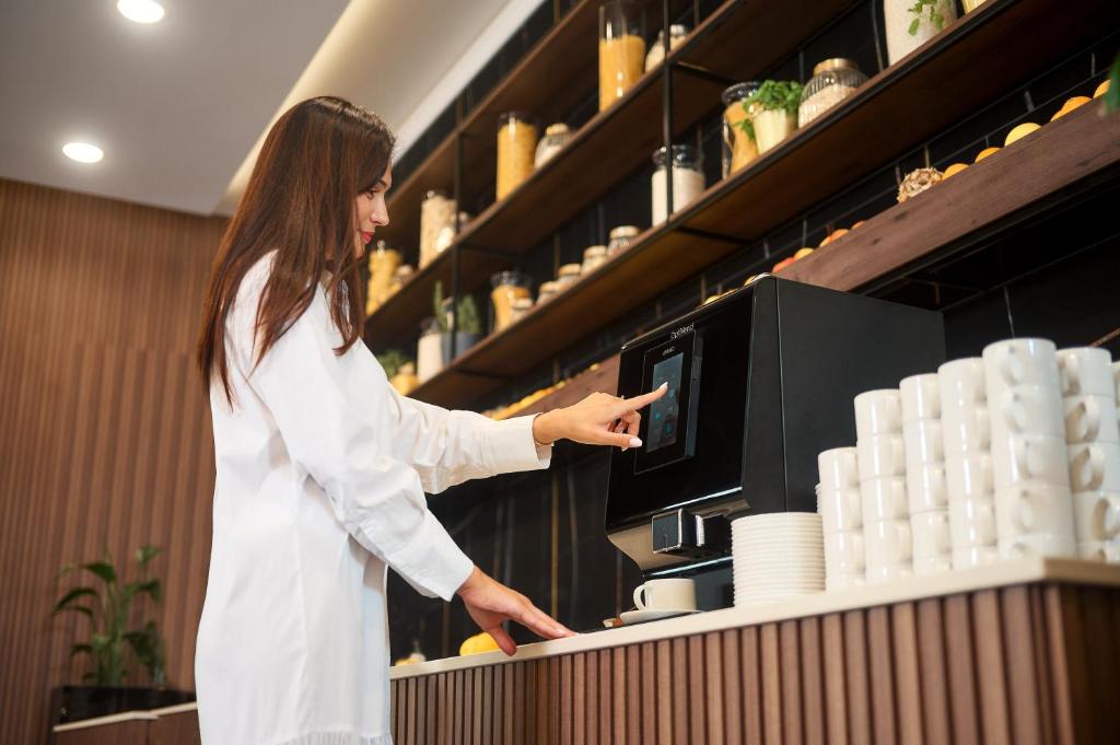 Savršen spoj porodične udobnosti, modernog luksuza i panoramskog pogleda na Jadran u Hotelu Olympia Sky 4*, Vodice!