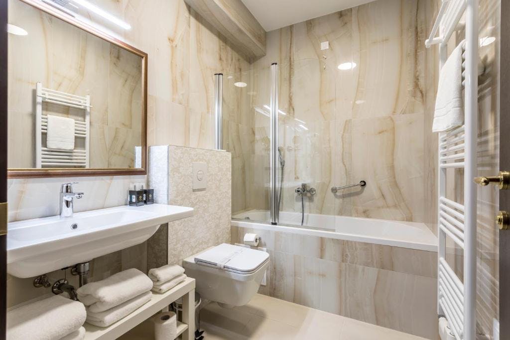 Nezaboravan bijeg u Split uz luksuz, udobnost i panoramski pogled na more – doživite vrhunski odmor u elegantnom Hotelu Cvita 4*!