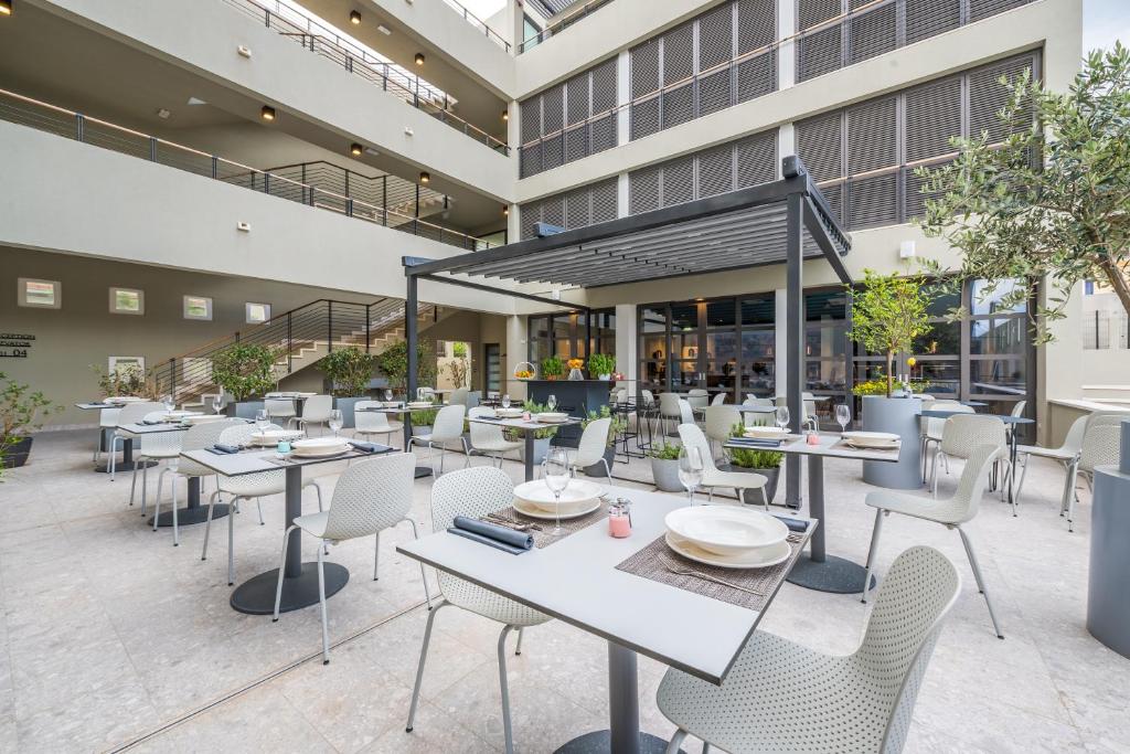 Otkrijte čari Omiša uz boravak u Hotelu Nestos 4*, uživajte u toplom dalmatinskom suncu, moru, udobnom smještaju i nezaboravnim trenucima potpunog odmora!