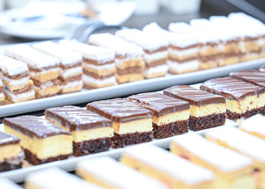 Uživajte u odmoru gdje se vrhunski komfor, bezvremenska elegancija i toplina Banja Luke stapaju u jedinstveno luksuzno iskustvo – Hotel Jelena 4*!