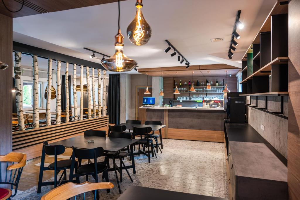 Doživite sklad prirode i odmora – Boravite u Hotelu Plivsko Jezero 3* i uživajte u bajkovitoj ljepoti Jajca i smaragdnog  jezera!