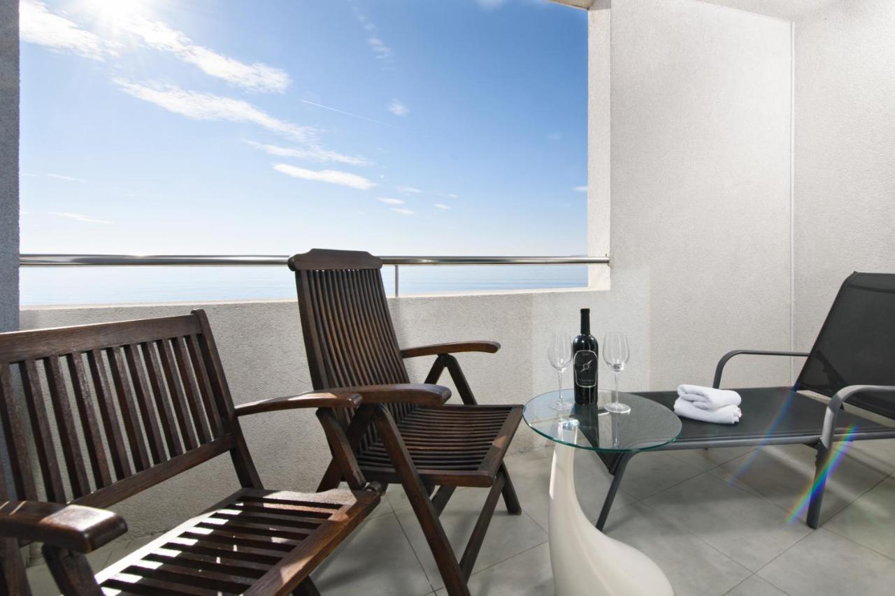 Hotel San Antonio 4* u Podstrani savršeno je mjesto za bijeg od svakodnevice, uz more, sunce i neodoljivi dalmatinski ugođaj!