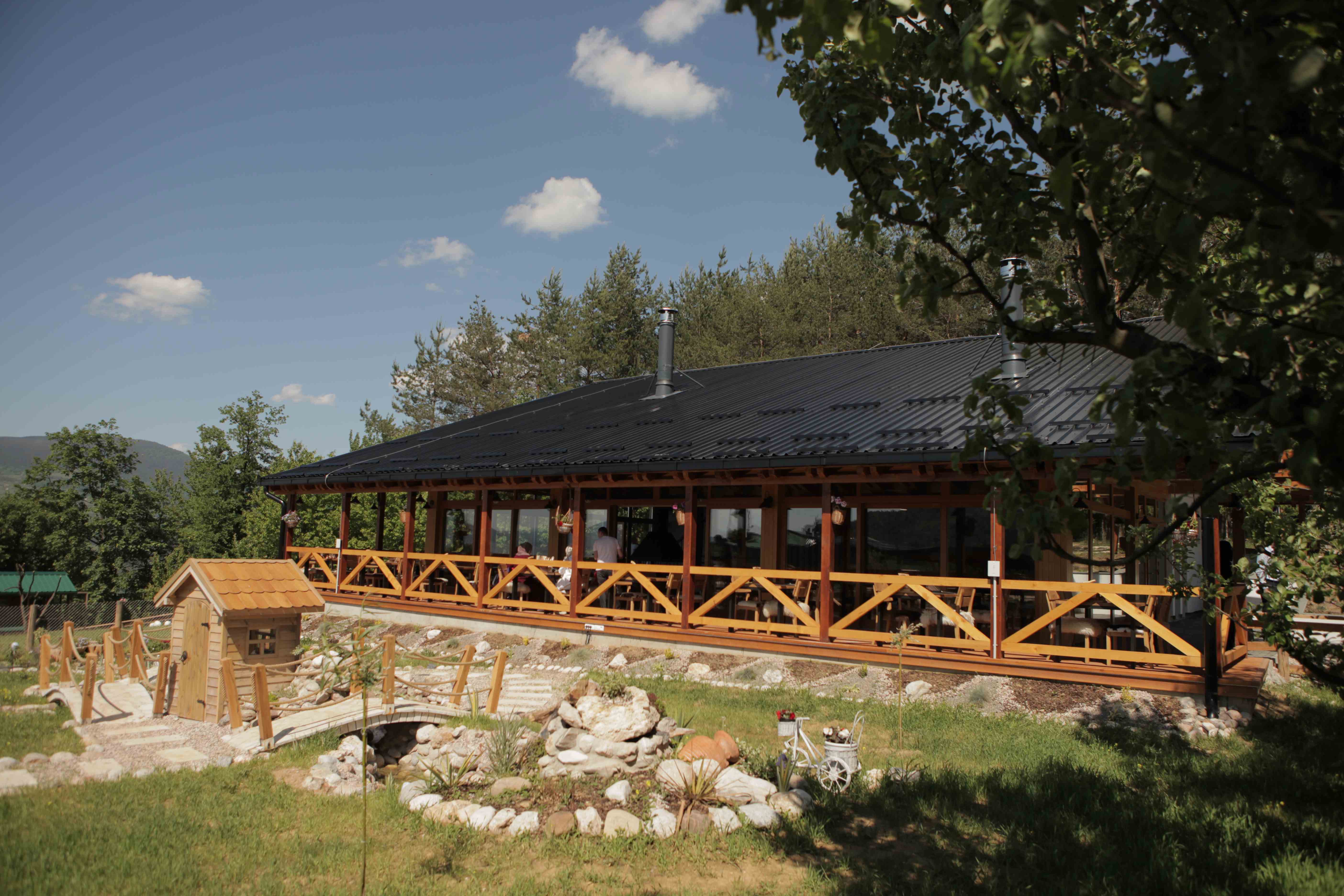 Otkrijte mjesto gdje priroda liječi, stres nestaje, a mir i ljepota netaknute prirode stvaraju nezaboravan doživljaj – Malak Farma!