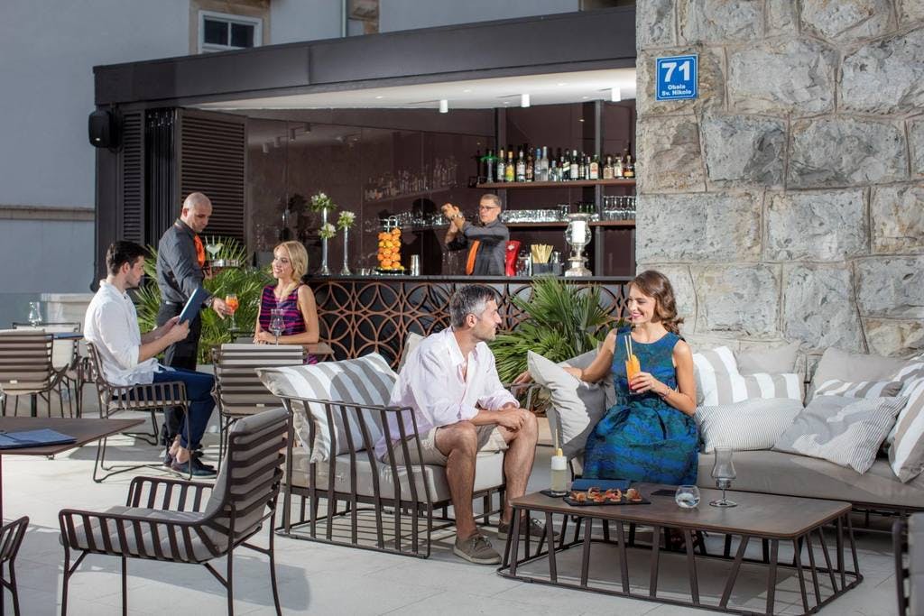 Uživajte u čarobnom ambijentu Baške Vode, uz udobnost, eleganciju i posebne trenutke koje vam pruža Grand Hotel Slavia 4*!